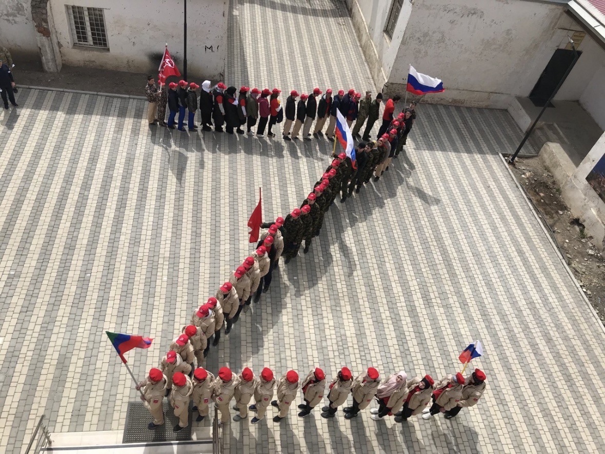 Выстроились в ряд. Картинки в поддержку Российской армии. Буква z в поддержку армии. Юнармейцы z. Дети выстроились в букву z.